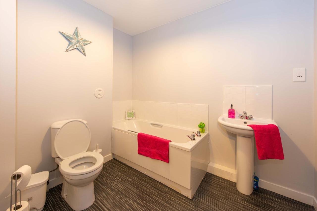 Premier - Wishaw En-Suite Apartment Экстерьер фото