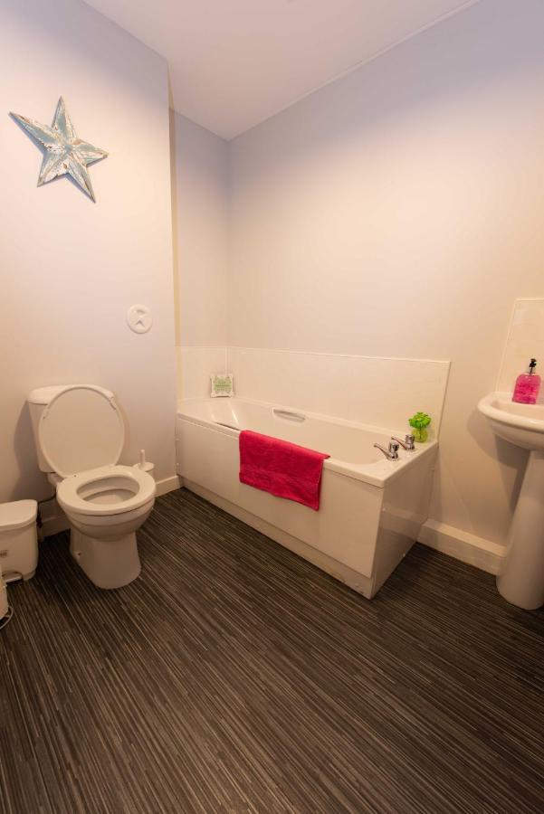 Premier - Wishaw En-Suite Apartment Экстерьер фото